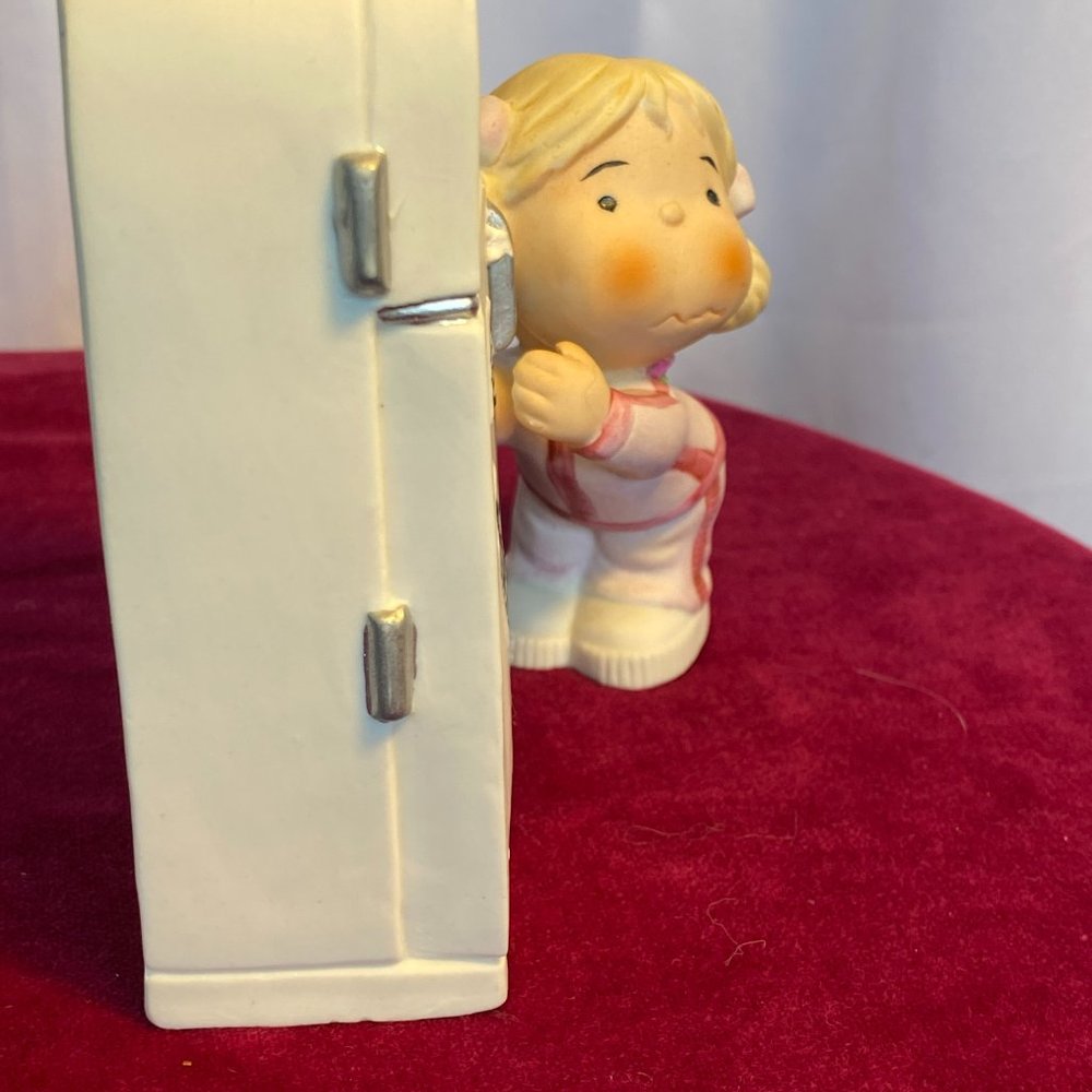 Dear God Kids Figurine - Enesco -“Don’t Look” Porcelain 1982 - Picture 4 of 8